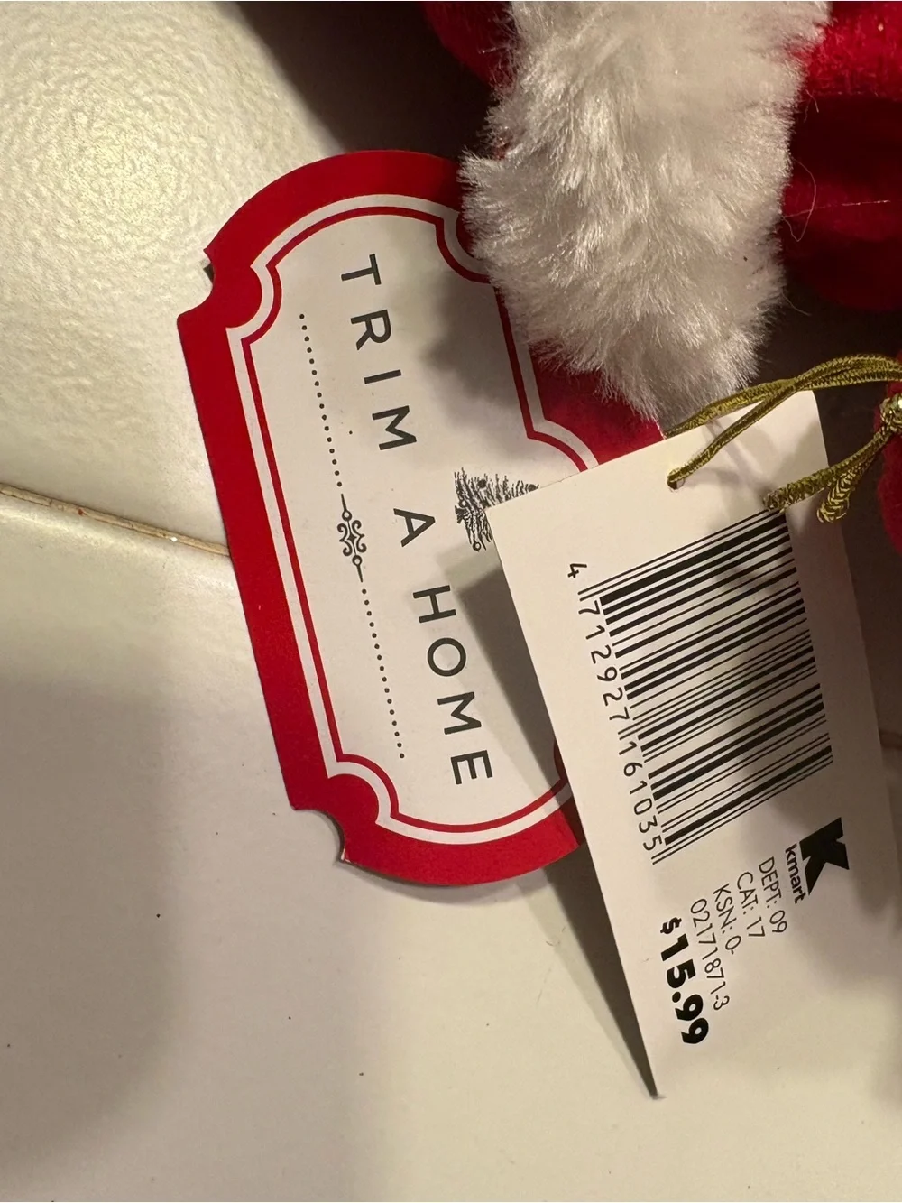 Festive Red Santa Figurine with Wreath - Holiday Home Décor